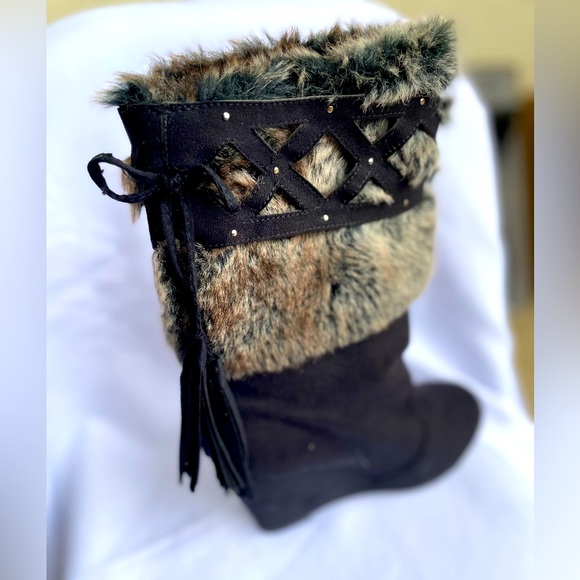 Not Rated “Fur Disguise” Black Boots, Size 10 - Picture 2 of 4